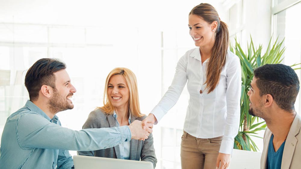 8 Tips for Leading a Mobile Development Team to Success Mobile development team in a successful meeting