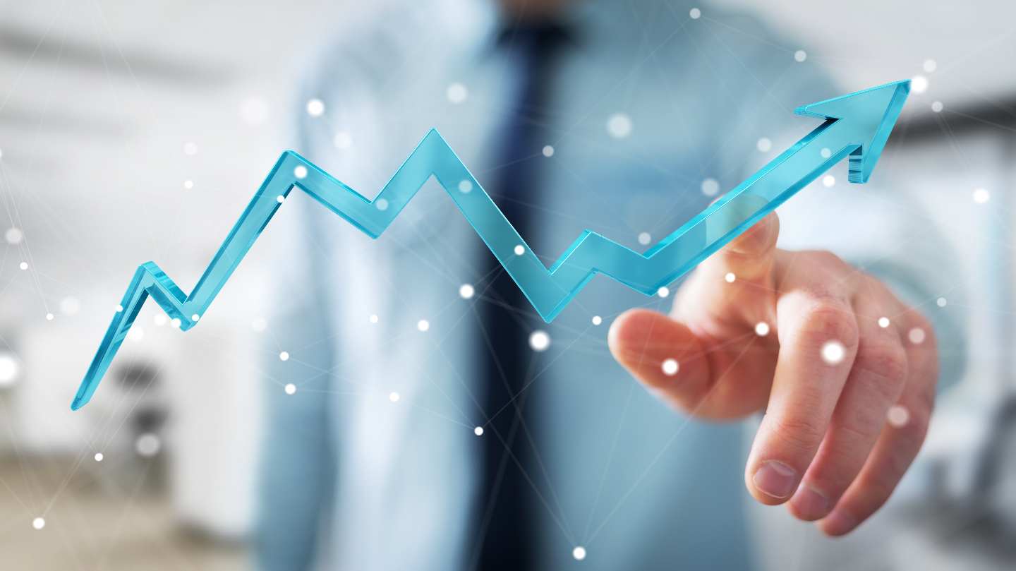webinar-mvt-cto-drives-value-across-30-saas-companies Man pointing finger at upward trending graph, indicating value driven from minimum viable technology.
